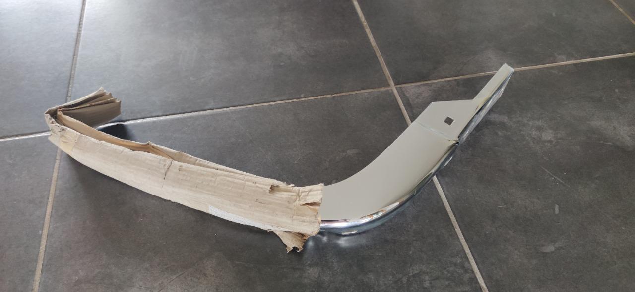 Crosse pare chocs avant droite BMW série 5 E12 LesAnciennes.com