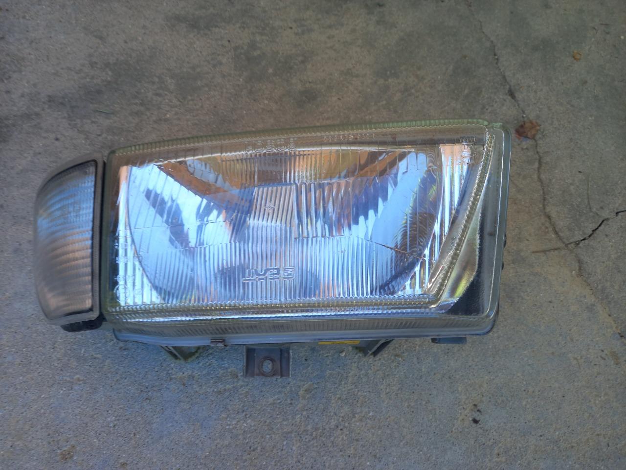 Phare G SEAT Ibiza LesAnciennes.com