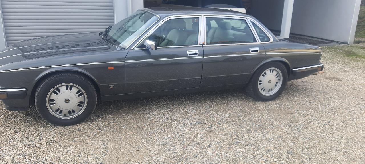 DAIMLER Double Six INSIGNA - 1994 LesAnciennes.com