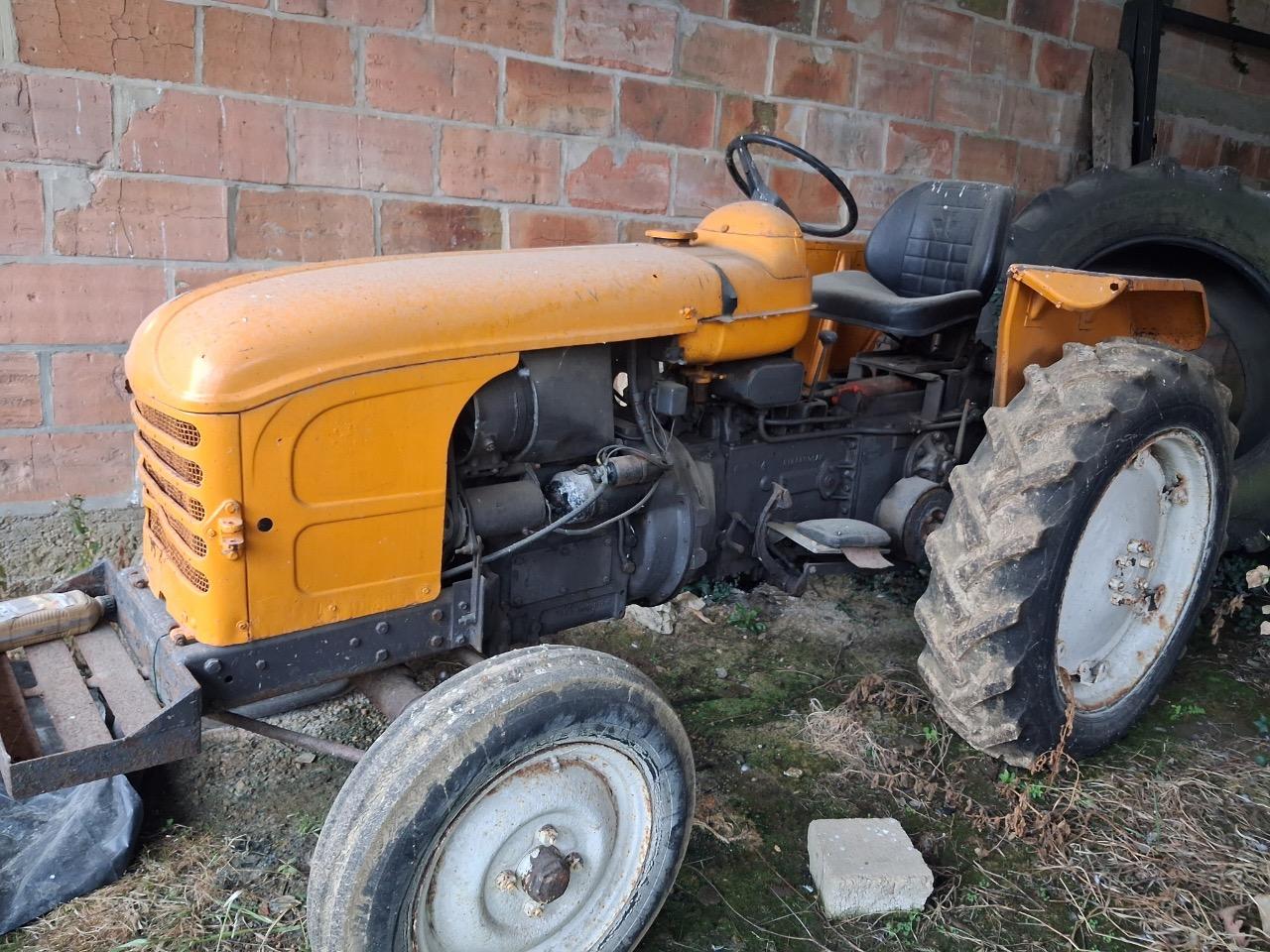 RENAULT D22 - 1956 LesAnciennes.com