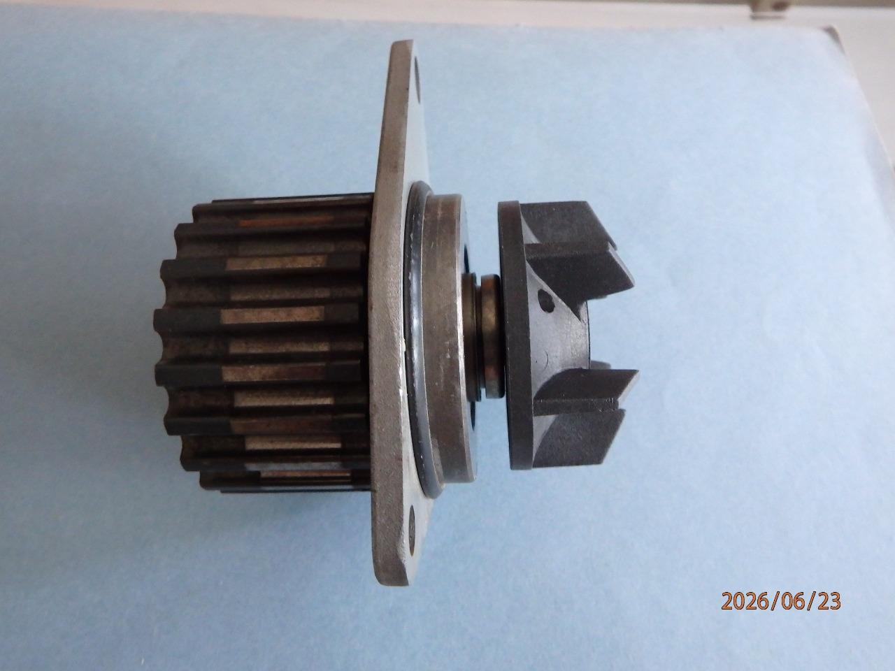 Pompe à eau PEUGEOT 205 LesAnciennes.com