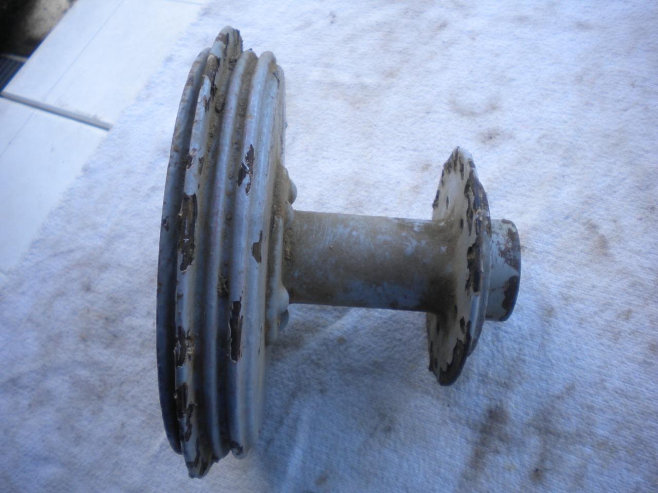 Pièces POUR MOTOCYCLETTE un moyeu de roue ancien LesAnciennes.com