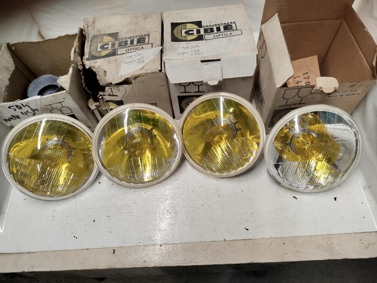 4 phares pour PEUGEOT 504/304 export US LesAnciennes.com