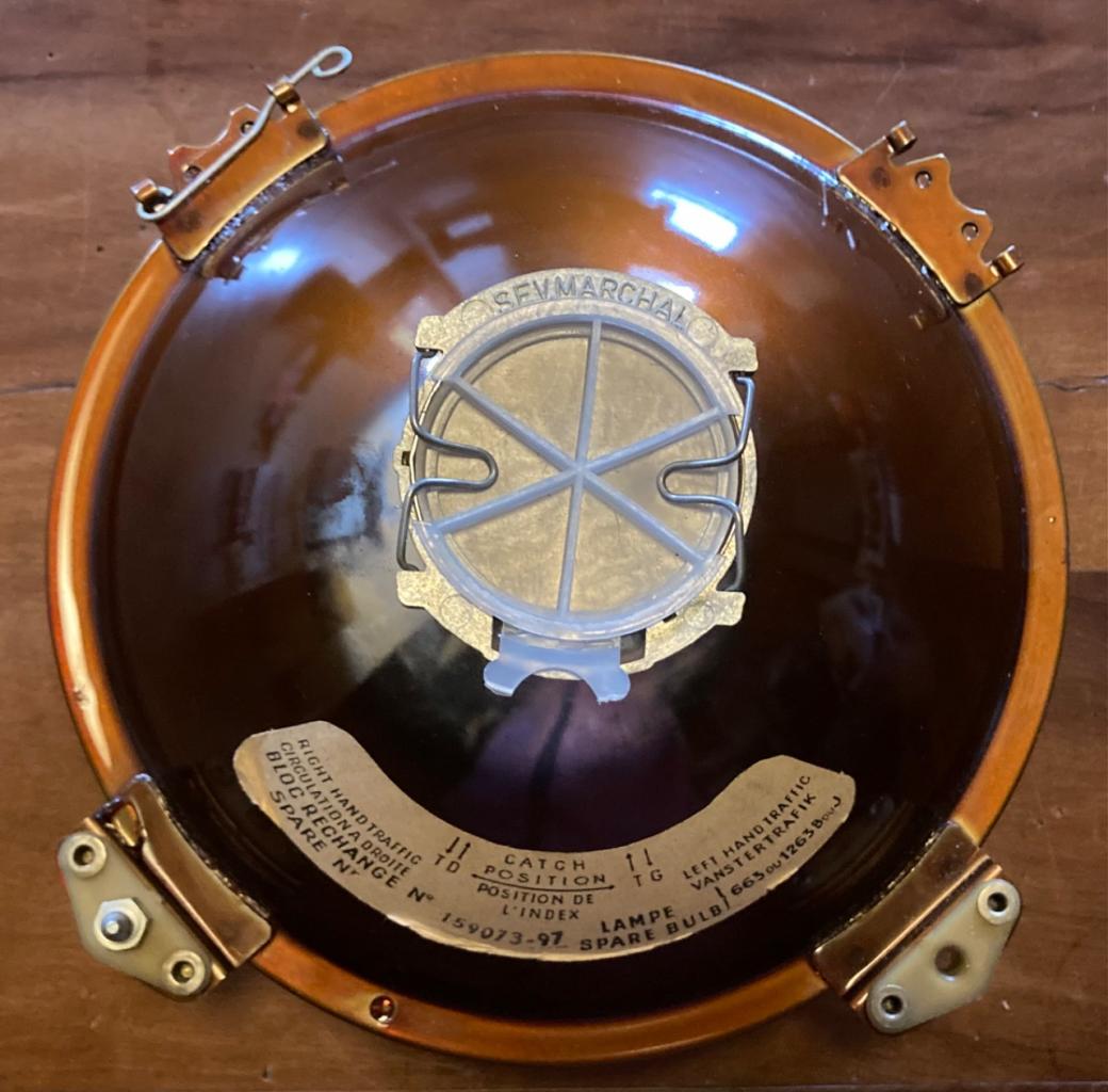 Ds paire de phares Marchal neuf d’origine LesAnciennes.com