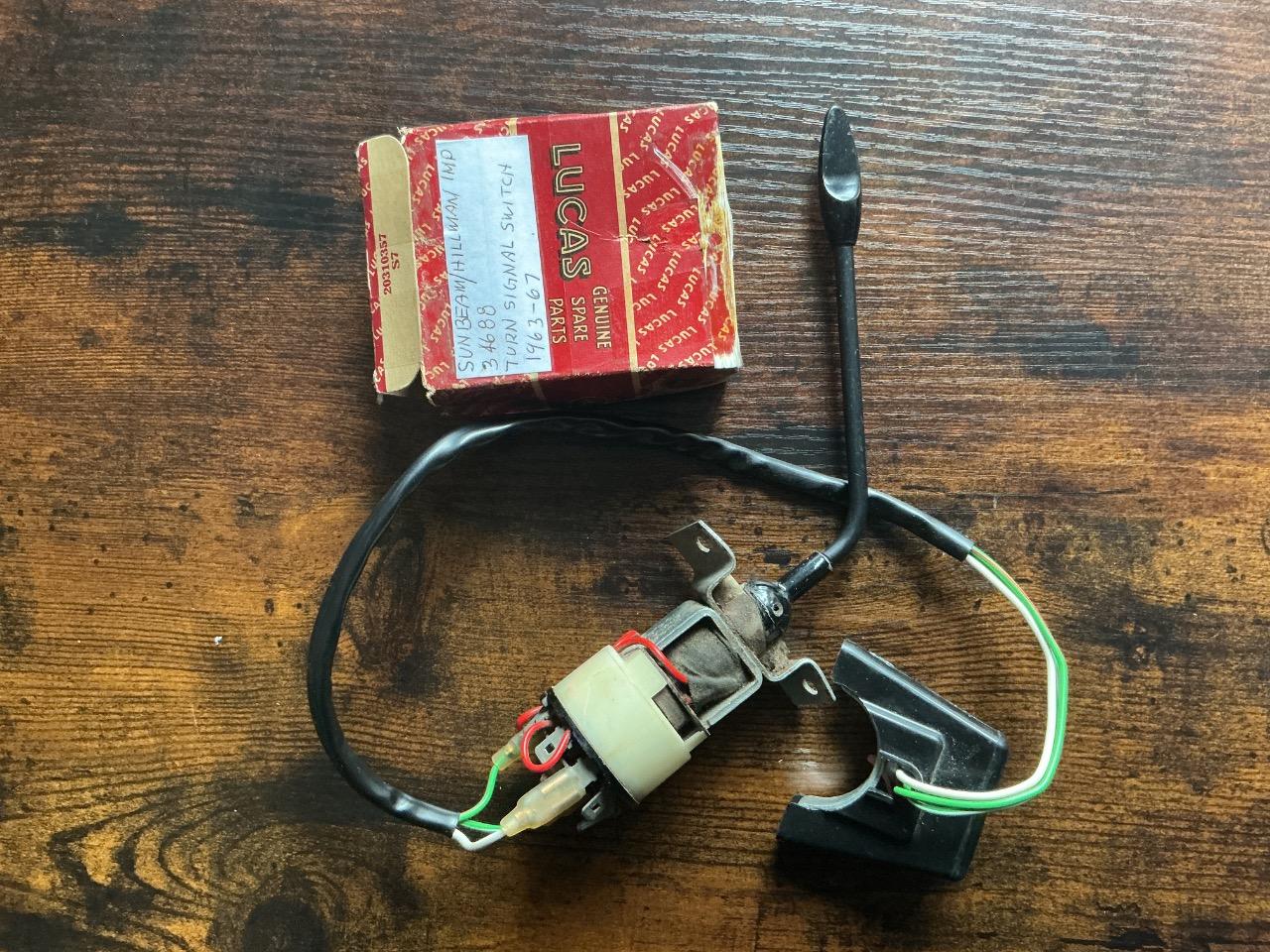 Commodo Lucas 105SA avec Commutateur à cliquet NOS LesAnciennes.com