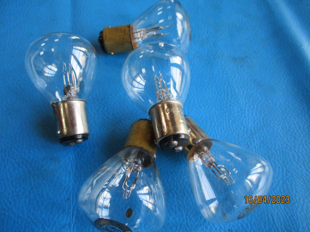 5 ampoules code phares U S A à vendre