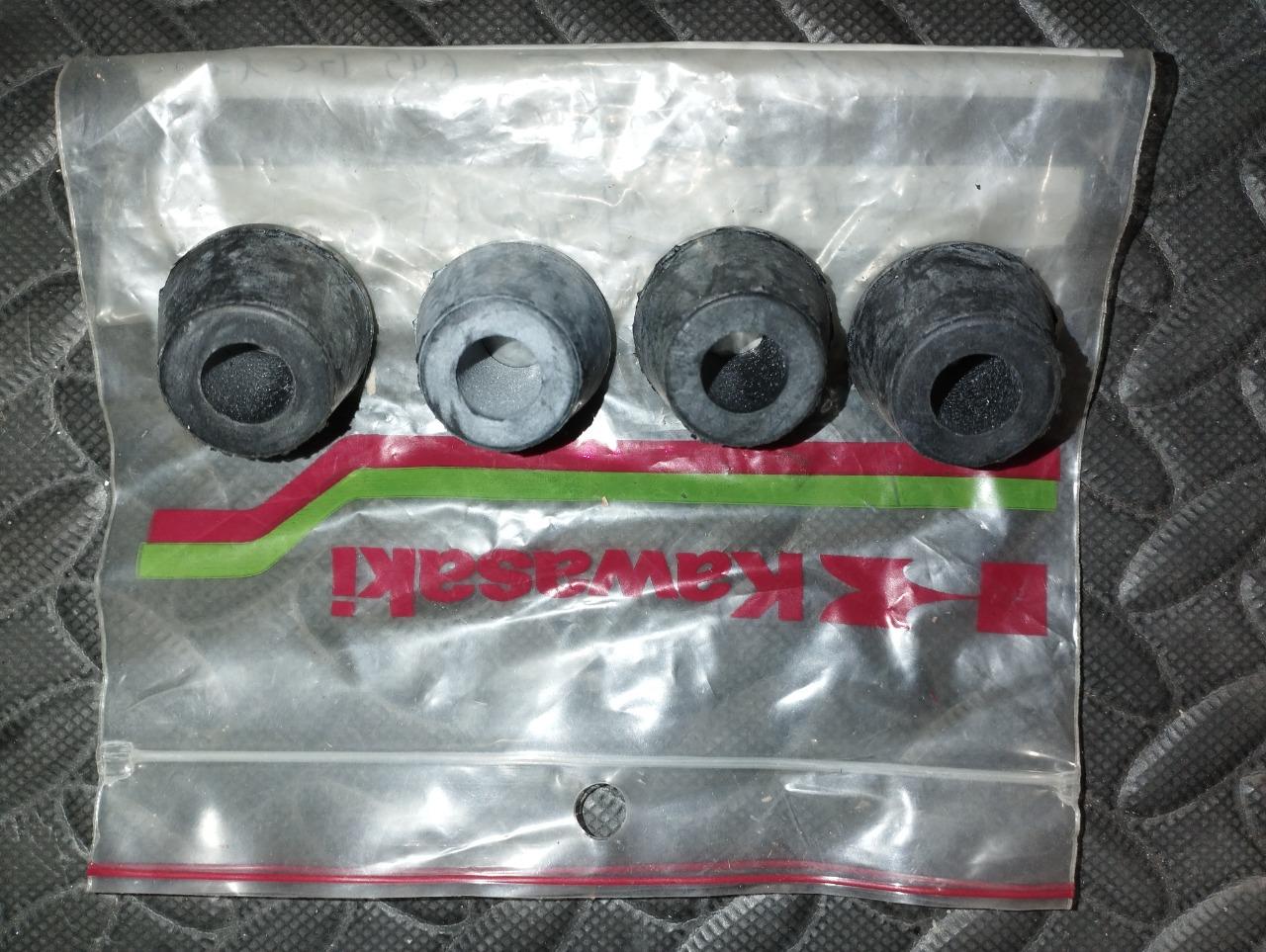 Silentsblocks de guidon KAWASAKI 750 H2 LesAnciennes.com