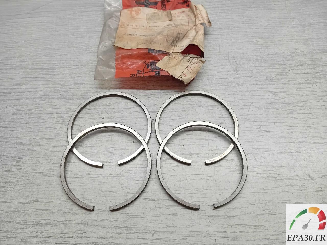 1050802304 JEU SEGMENTS RACLEUR ALFA ALFETTA 75 LesAnciennes.com