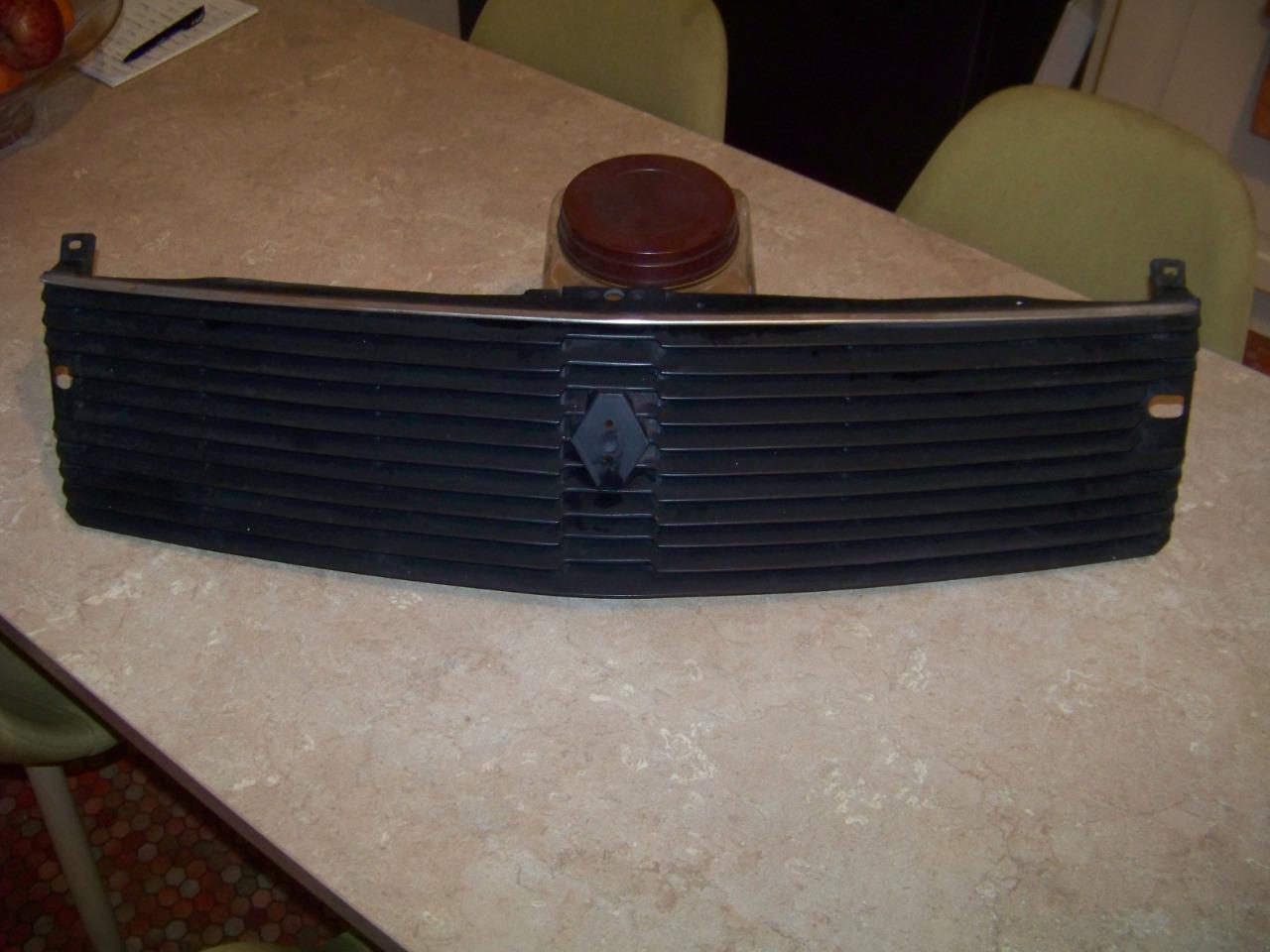 Calandre RENAULT 18 (R18) LesAnciennes.com