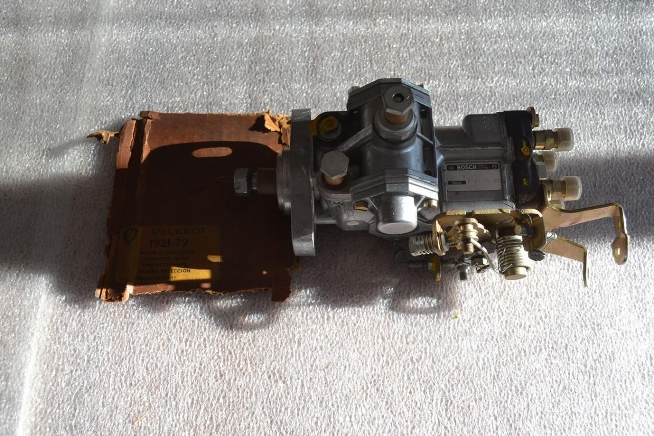 Pompe injection gasoil, BOSCH, PEUGEOT, neuve LesAnciennes.com