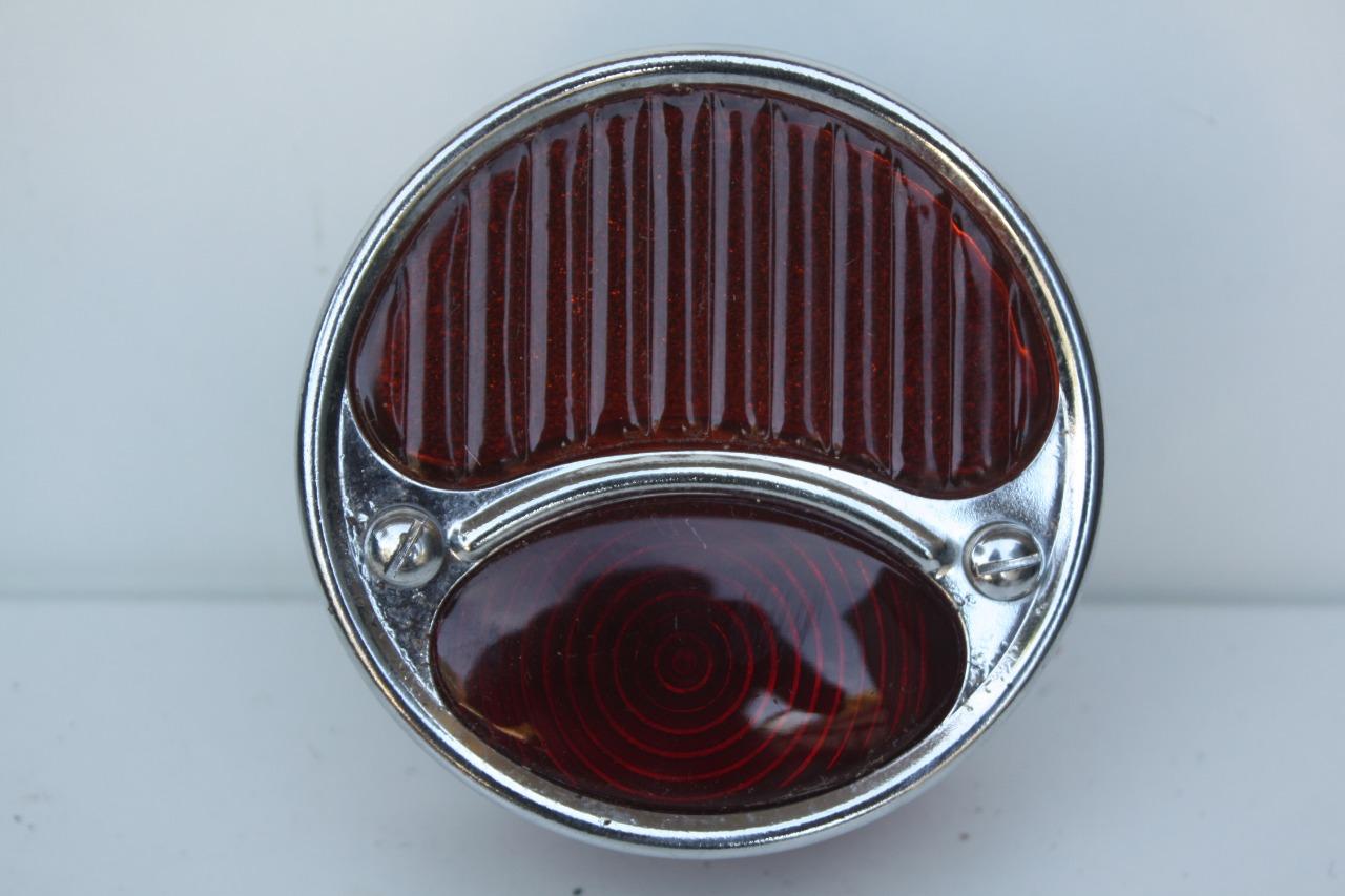 Feu arrière 3 fonctions Cabochons en verre LesAnciennes.com