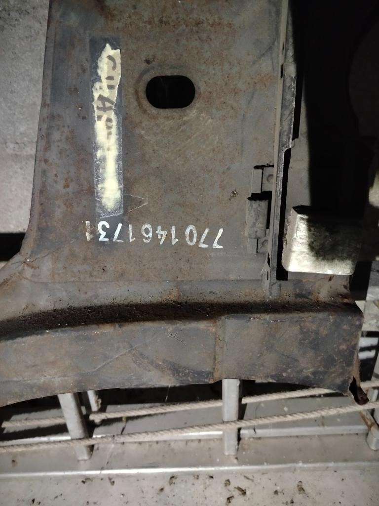 Pièces RENAULT Trafic entourage de porte AVD LesAnciennes.com