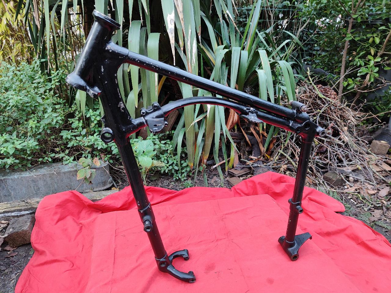 Cadre avant TERROT Magnat Debon 500 Rsse LesAnciennes.com