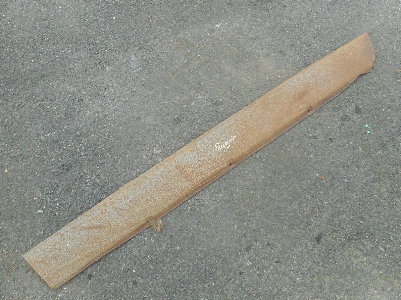 Bas de caisse droit neuf de PEUGEOT 304 cabriolet LesAnciennes.com