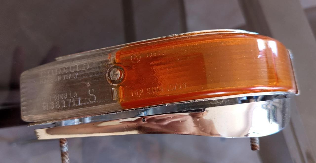 Clignotant ALFA ROMEO 1750 COUPE BERTONE S1 LesAnciennes.com