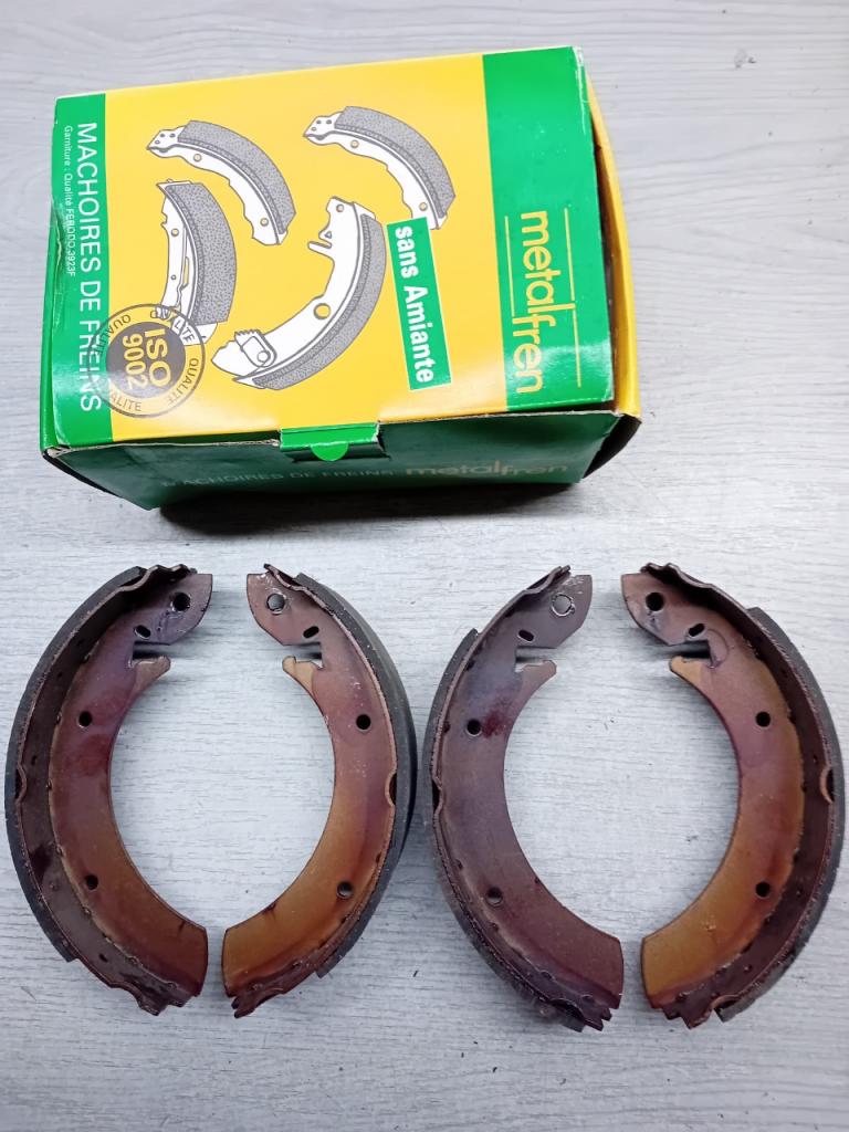 M567 MACHOIRES FREIN AR FORD CONSUL GRANADA LesAnciennes.com