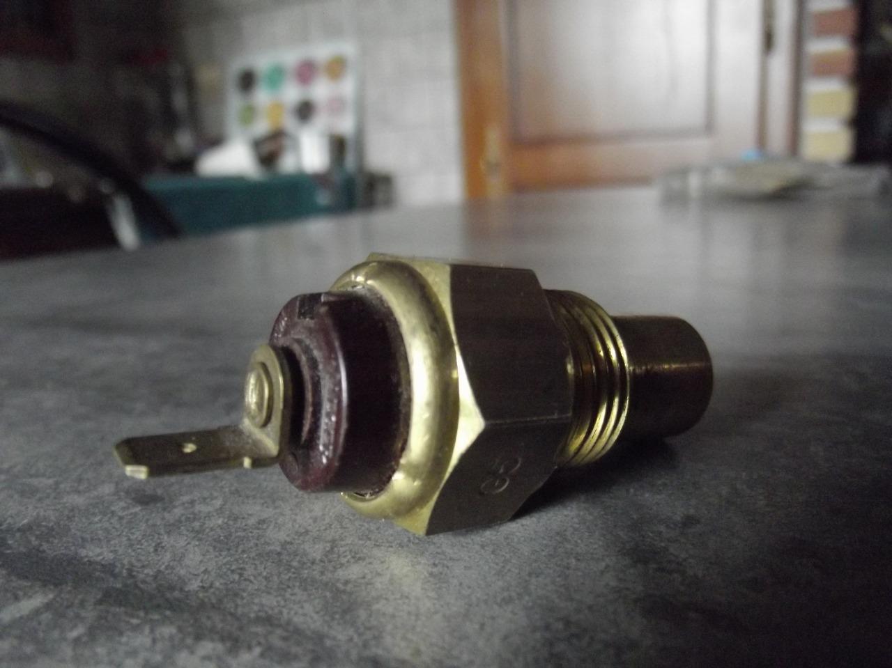 Emetteur RENAULT 8 (R8) LesAnciennes.com