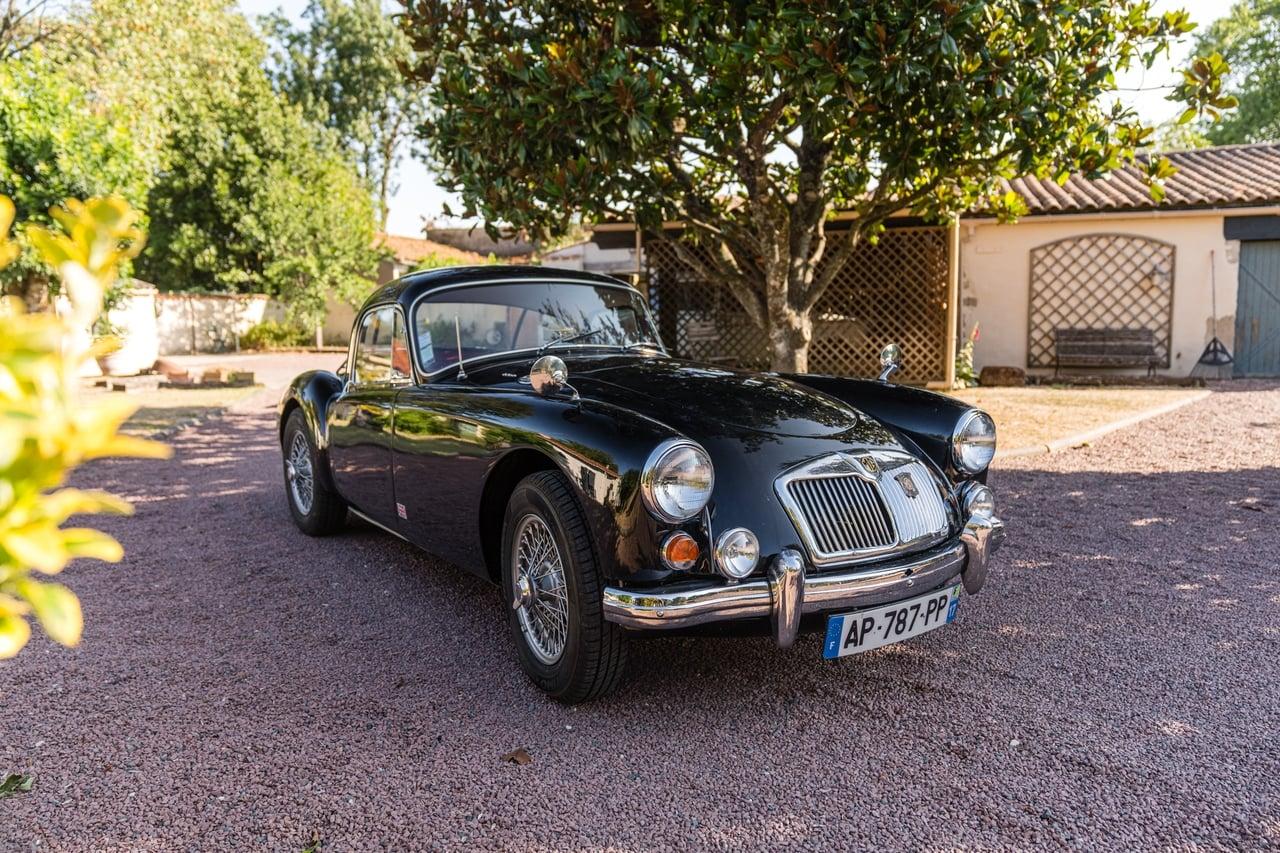 1961 MG MGA Coupé LesAnciennes.com