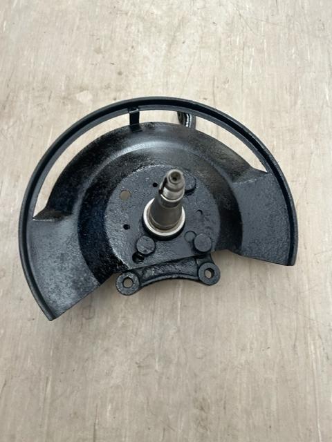 Fusée avant gauche Maserati Quattroporte s3 AM330 LesAnciennes.com