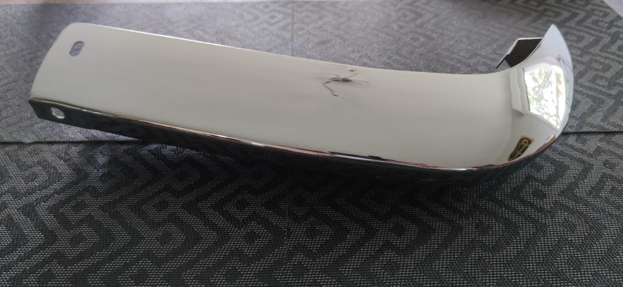 Crosse de pare chocs avant gauche SIMCA 1300 1500 LesAnciennes.com