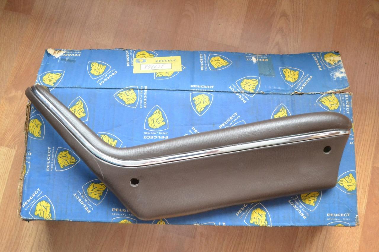 Accoudoir AV DT PEUGEOT 504 Berline, brun, neuf LesAnciennes.com