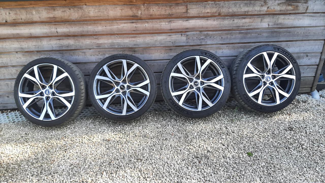 Jantes ALPINE RENAULT A110 LesAnciennes.com