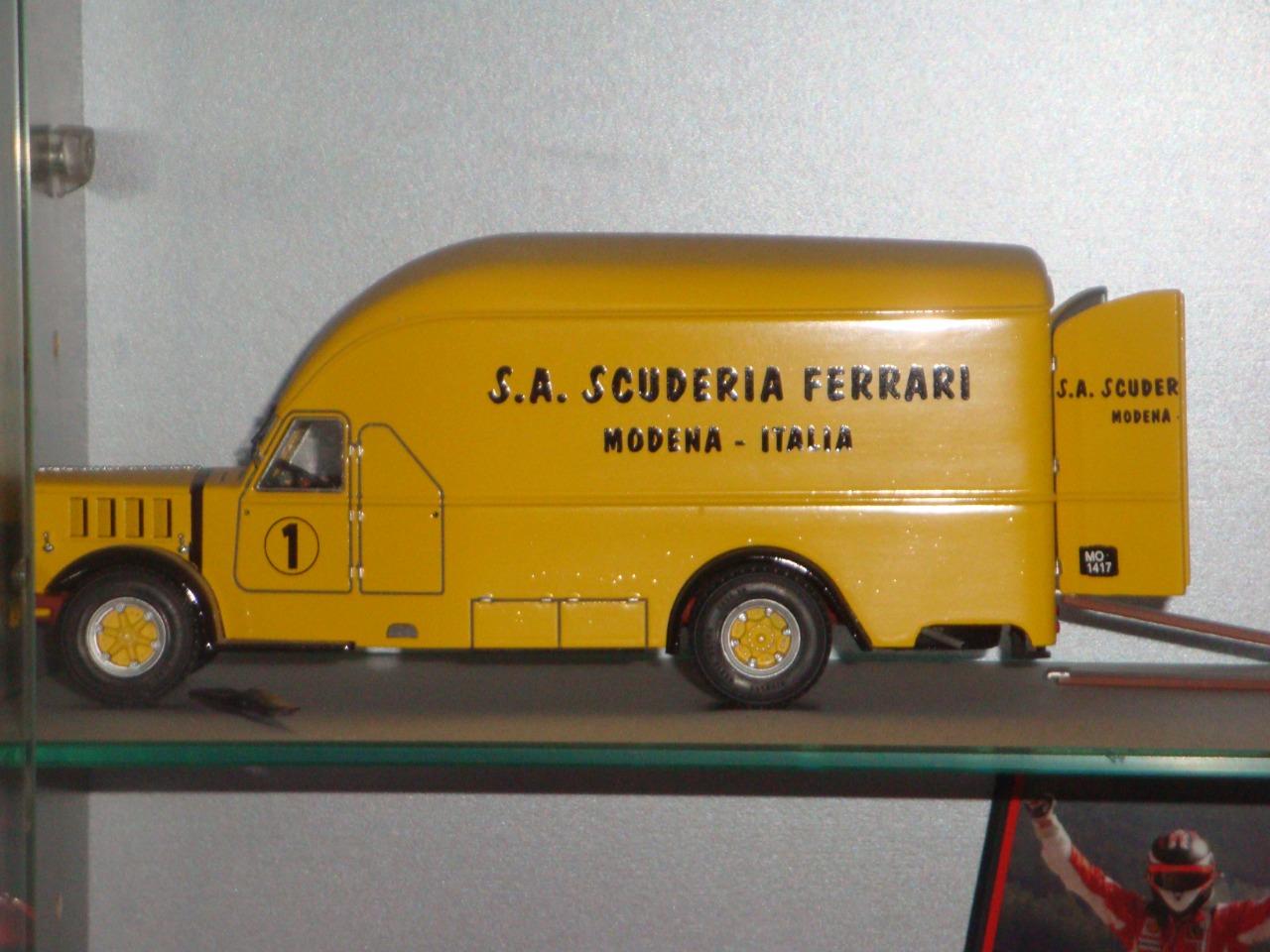 Ferrari miniature LesAnciennes.com