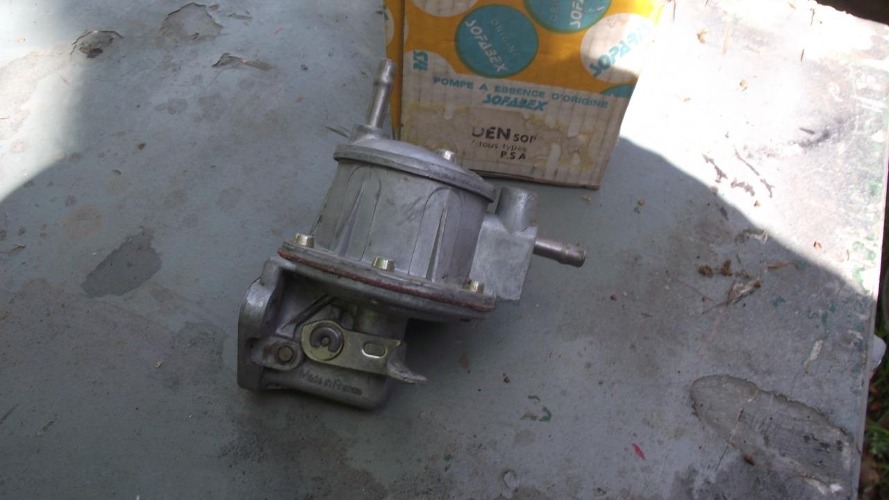 Pompe a essence LesAnciennes.com