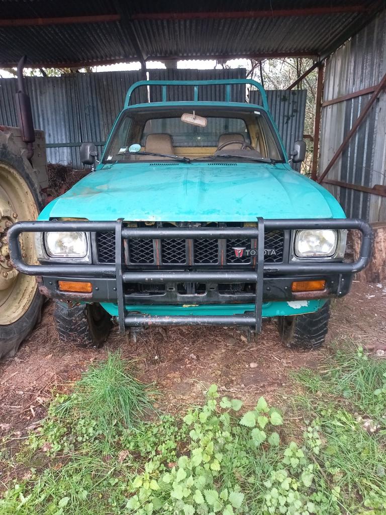 TOYOTA Hilux pick-up POL N46 - 1988 LesAnciennes.com