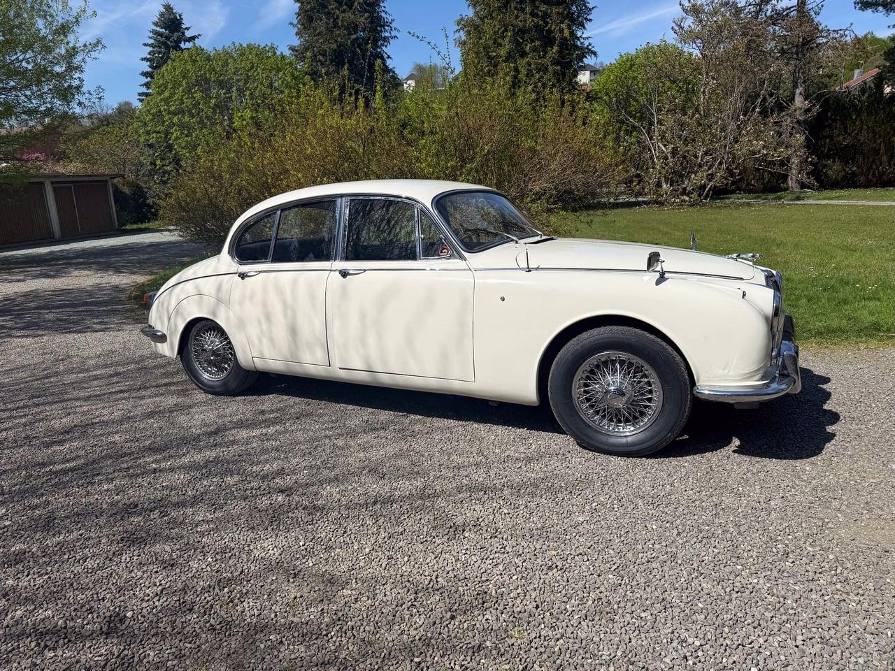 1969 Jaguar MK2 240 LesAnciennes.com