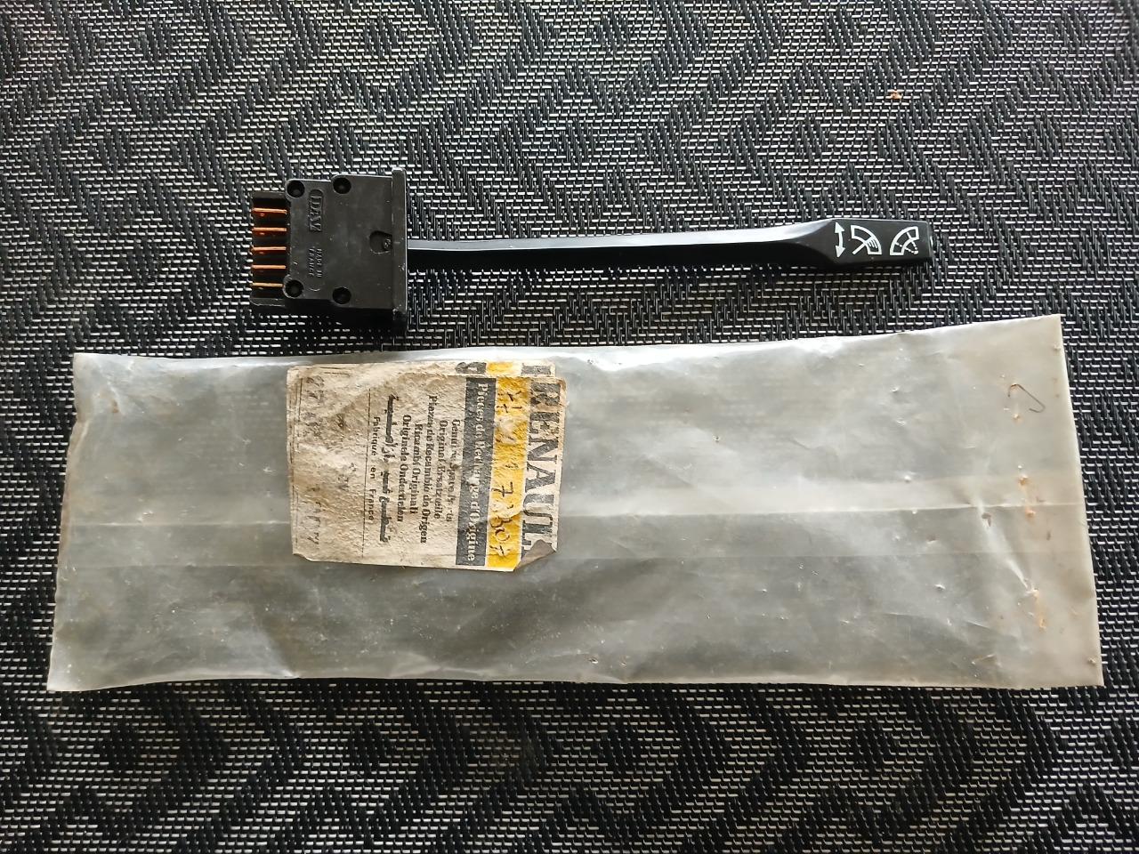 Commodo d'essuie glaces RENAULT 12 (R12) TS LesAnciennes.com