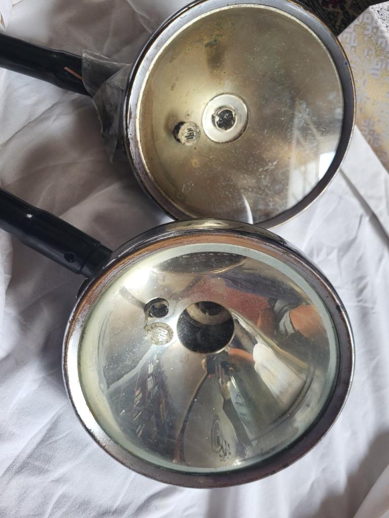Paire de phares pour voiture ancienne LesAnciennes.com
