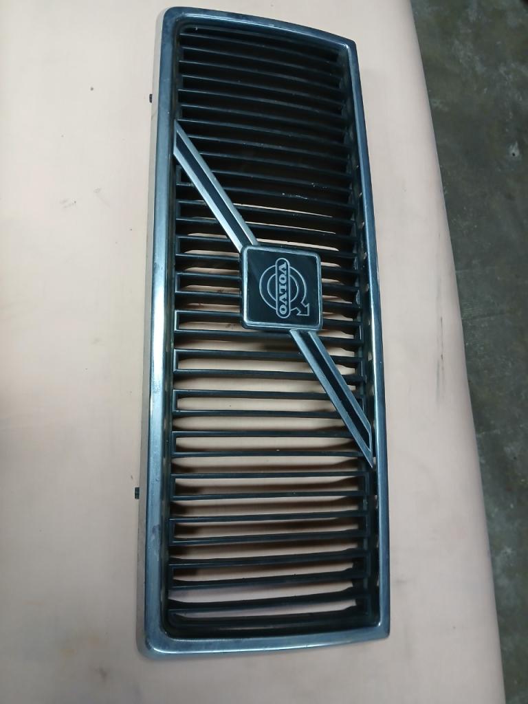 Calandre VOLVO 240 LesAnciennes.com