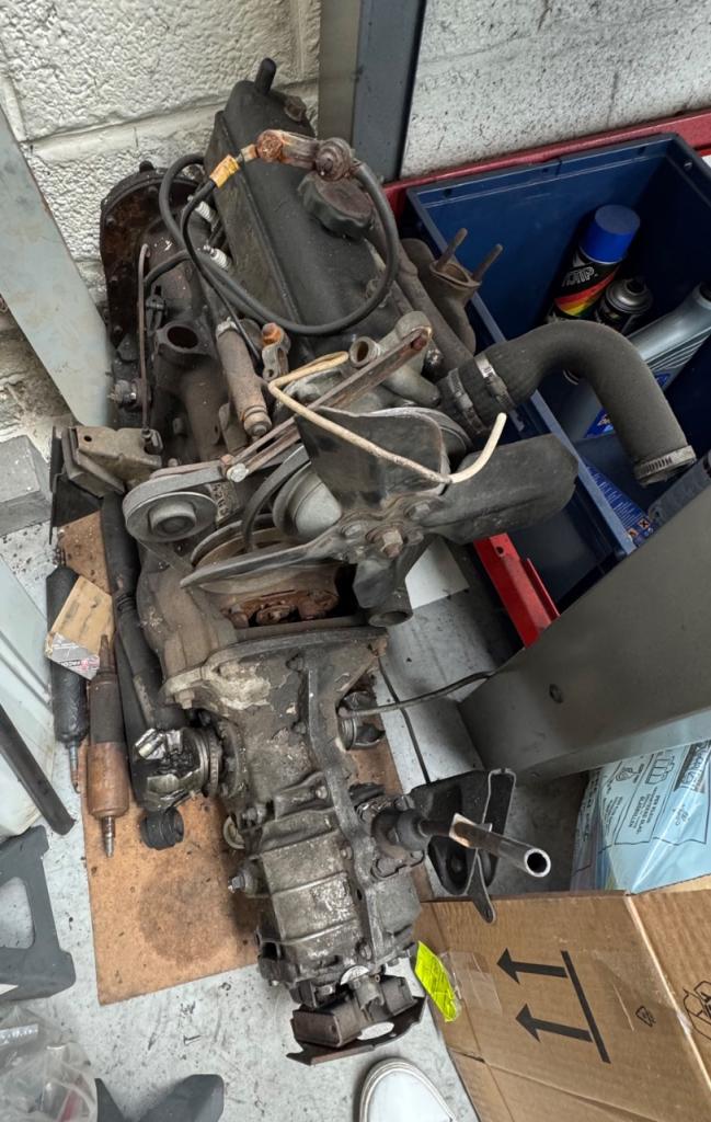 Lot de pièces RENAULT 4L (R4L) LesAnciennes.com