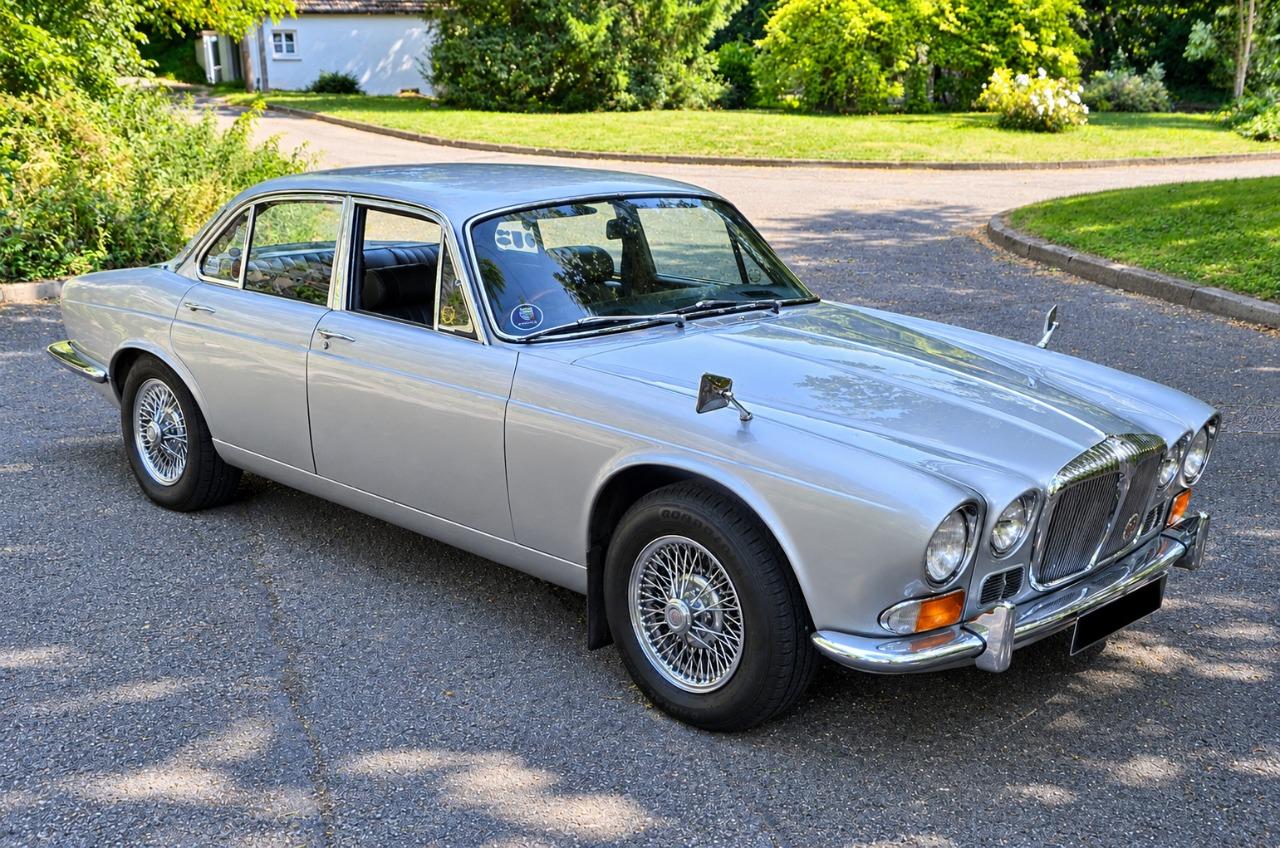 DAIMLER Sovereign XJ - 1971 LesAnciennes.com