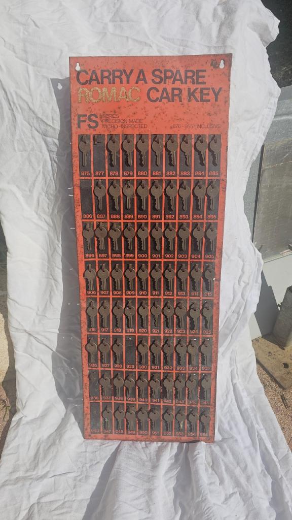 Présentoir à clés de rechange ROMAC LesAnciennes.com