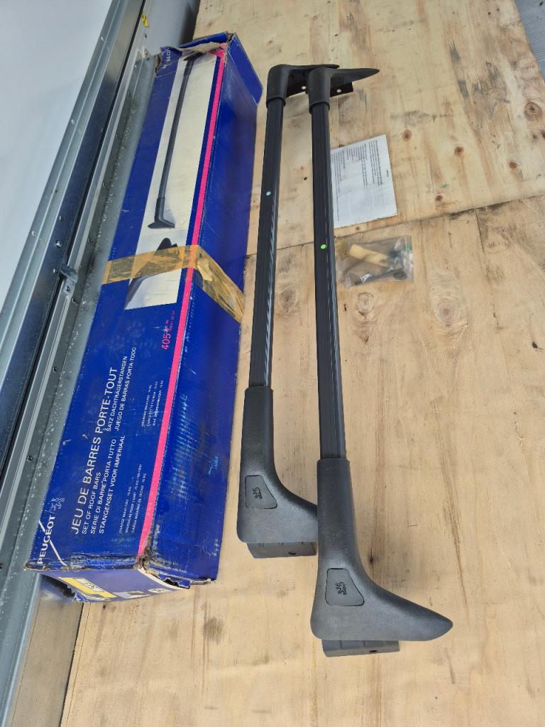 Barre de toit PEUGEOT 405 LesAnciennes.com