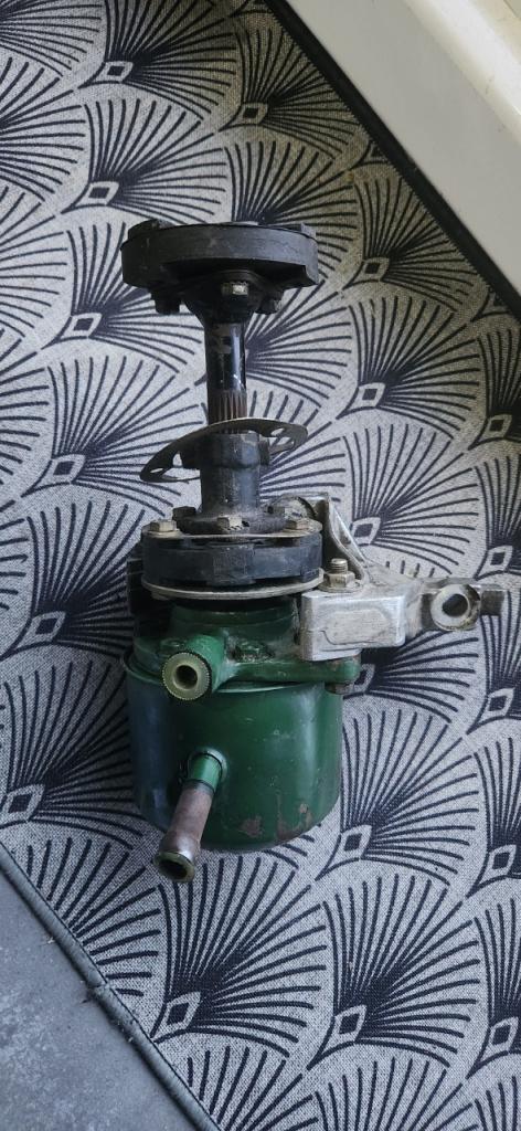 Pompe LHM CITROEN CX support flector clim LesAnciennes.com