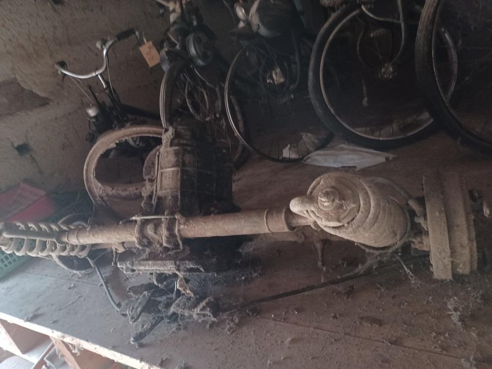 Boite RENAULT 4CV LesAnciennes.com