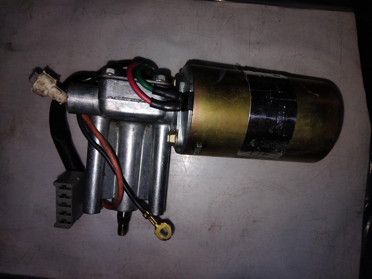 Moteur essuie glace RENAULT 4L (R4L) LesAnciennes.com