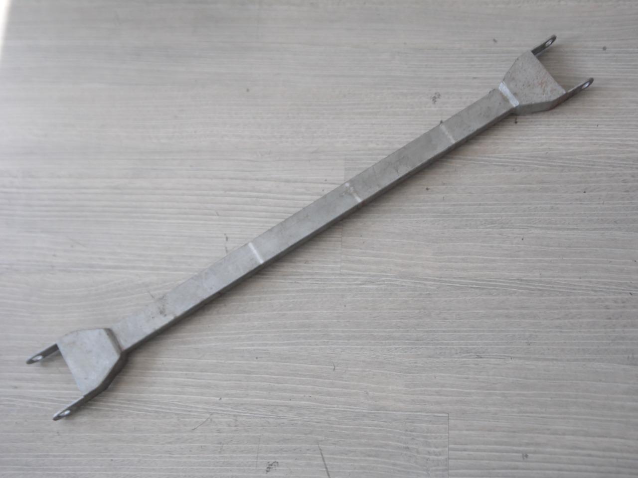 BARRE ANTI-RAPPROCHEMENT ARRIERE PEUGEOT 205 T16 LesAnciennes.com