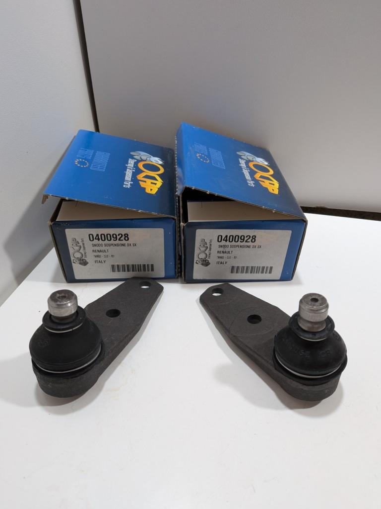 X2 Rotules suspension inférieures Renault R9 R11 LesAnciennes.com