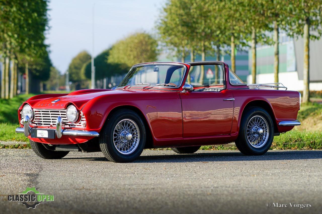 TRIUMPH TR4 Surrey Top - 1962 LesAnciennes.com