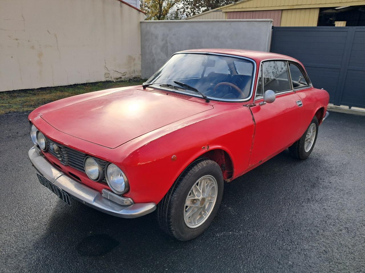 ALFA ROMEO Giulia GT 1600 JUNIOR COUPE - 1975 LesAnciennes.com