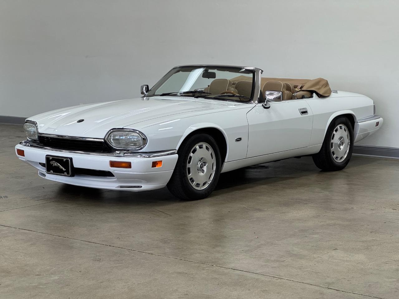 JAGUAR XJS Convertible - 1996 LesAnciennes.com