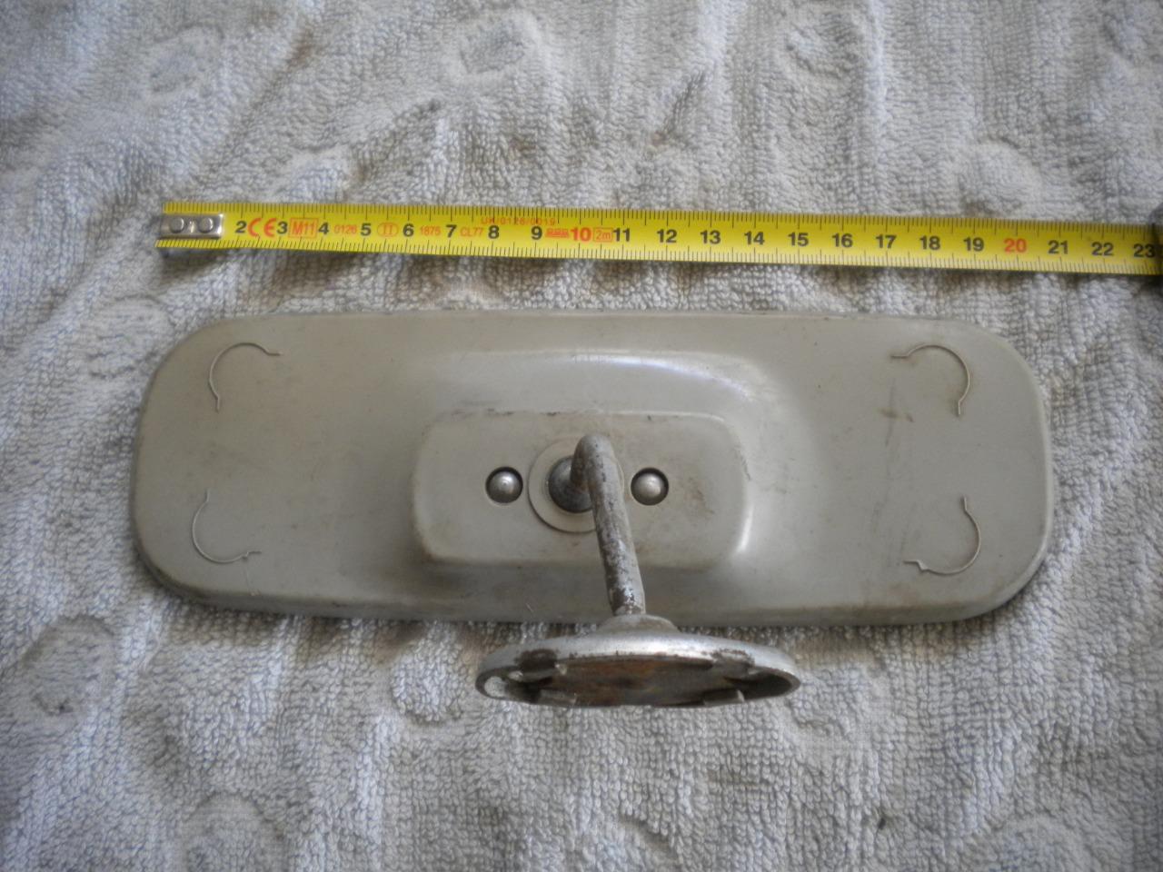 Pièces UN RETROVISEUR pour voiture ancienne LesAnciennes.com