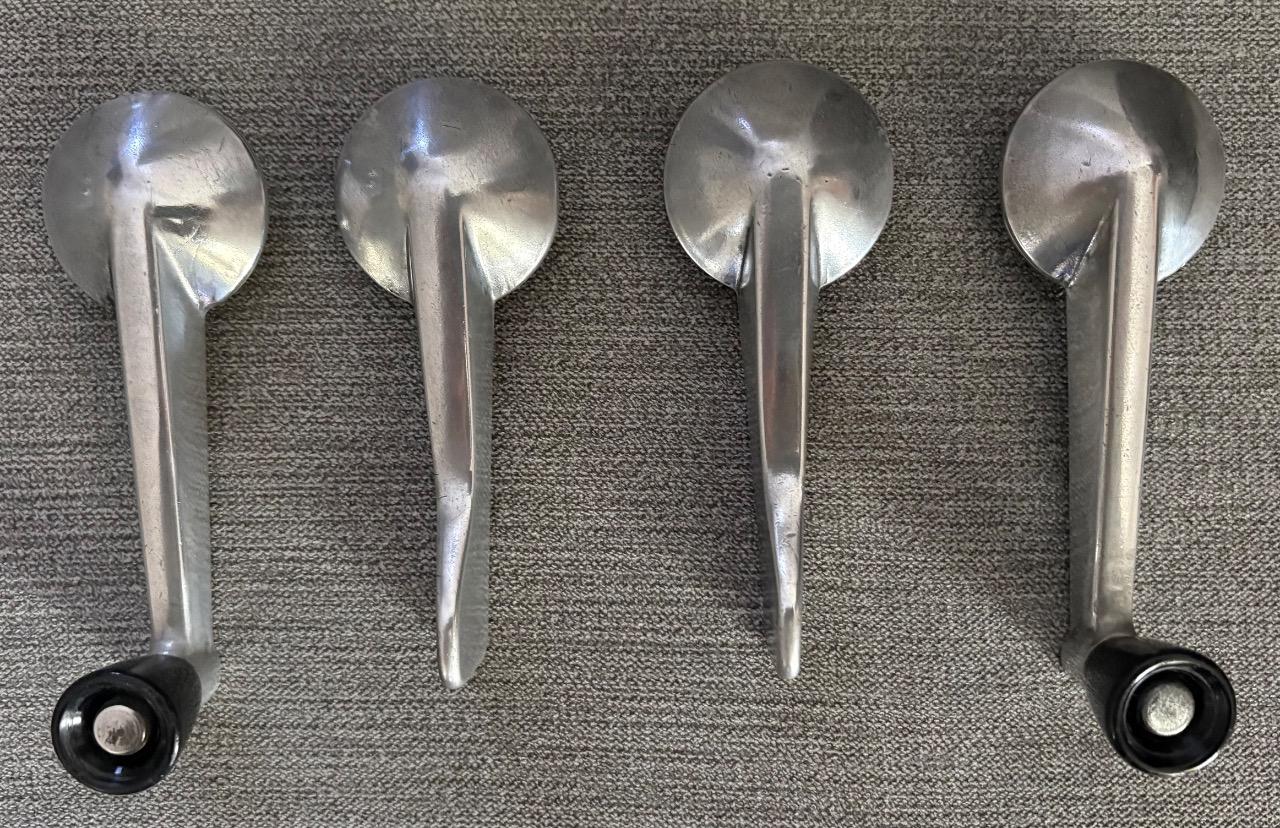 Lot de pièces FIAT 500 110 F LesAnciennes.com