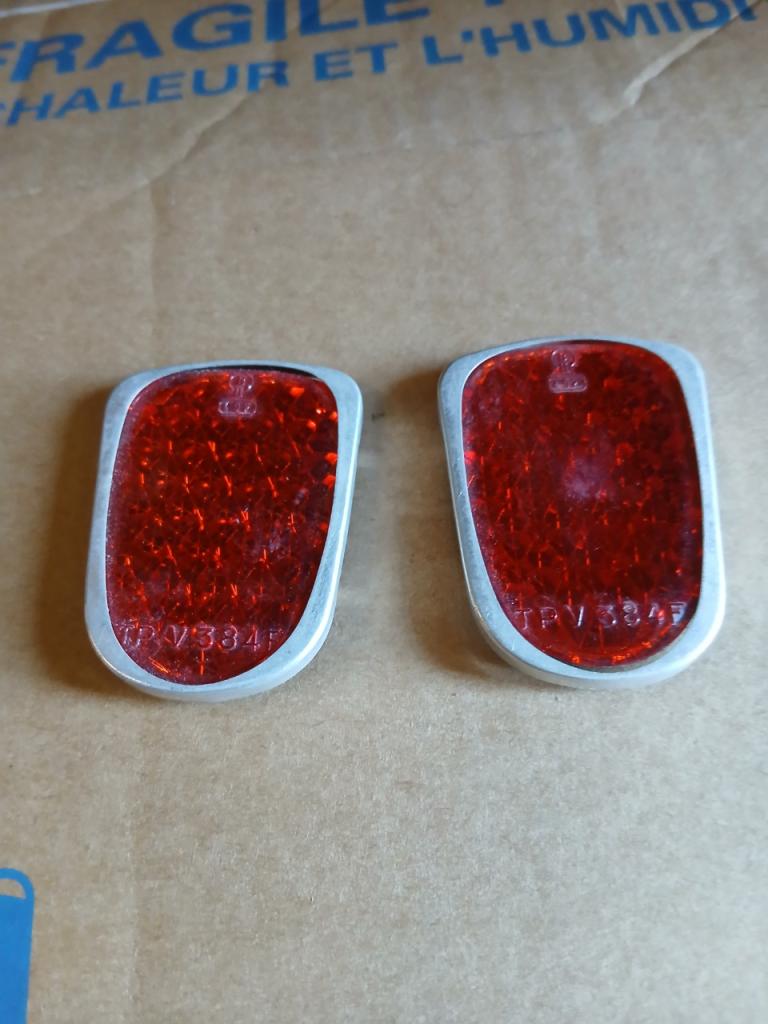 Catadioptre RENAULT Dauphine LesAnciennes.com