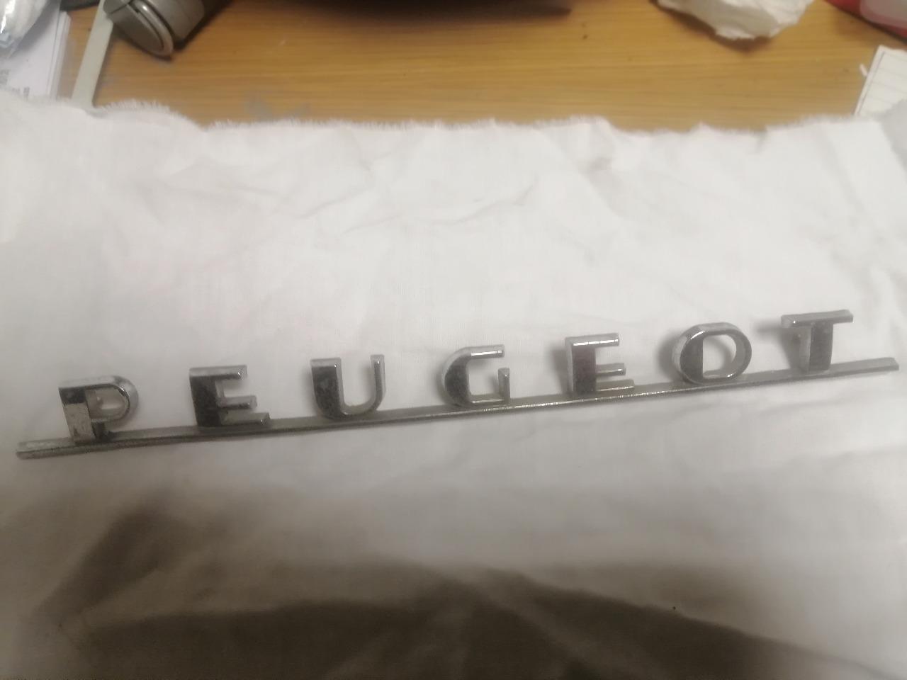 Monogramme PEUGEOT 404 LesAnciennes.com