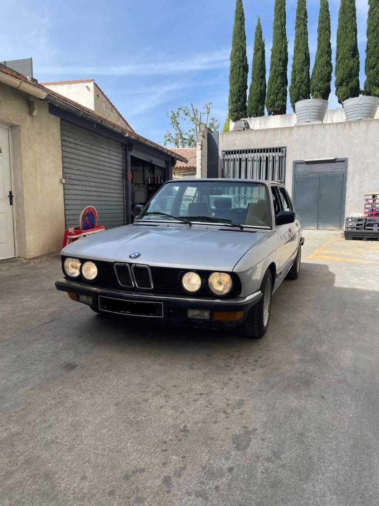 BMW 520 - 1983 LesAnciennes.com